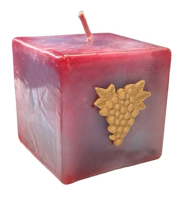 incenso em Vela Maroma Madeira e Damasco em cubo 290g