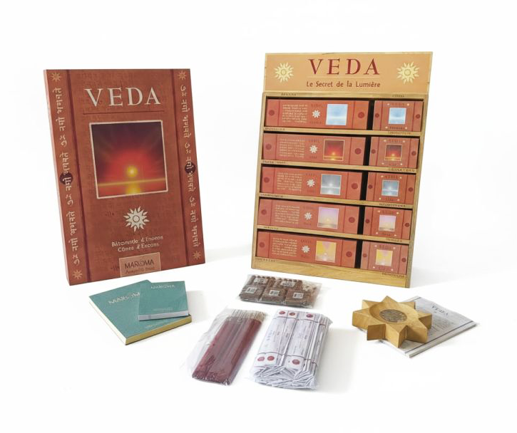 incenso em Expositor de Madeira Incenso de Auroville Maroma Veda Cones e Varetas