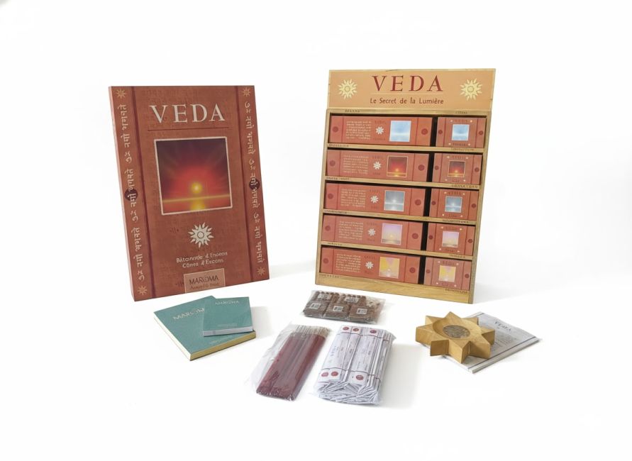 incenso em Expositor de Madeira Incenso de Auroville Maroma Veda Cones e Varetas