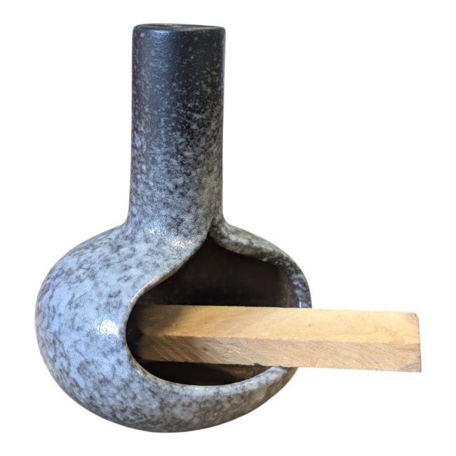 incenso em Queimador de fumigação de cerâmica preta com cúpulas brancas