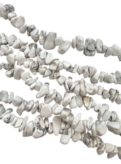 incenso em Fragmentos de Howlite A 3-8mm em arame 80cm