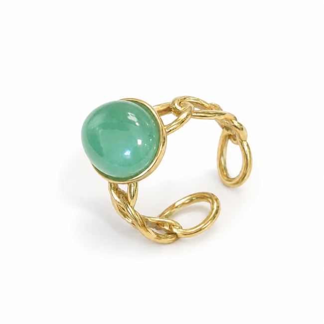 Anel oval em aço inoxidável banhado a ouro com aventurina verde.