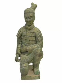 Estátua antiga colorida de arqueiro ajoelhado em terracota 26 cm