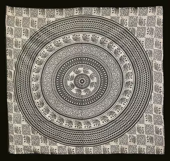 Cortinas de mandala e elefante em preto e bege