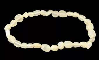 Pulseira de pedra da lua bege com pedras roladas