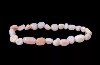Pulseira de opala rosa com pedras laminadas