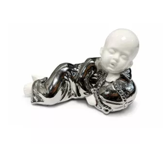 Estatueta Monge Budista Deitado em Cerâmica Branca e Prateada 18cm