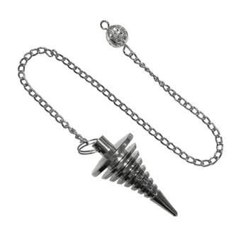 Pêndulo de metal preto torcido
