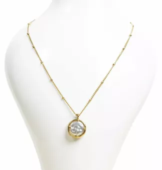 Colar de corrente de aço inoxidável com pendente dourado e pérolas barrocas redondas A