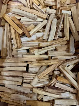 Palo Santo Peru 1 kg em varetas Grau A