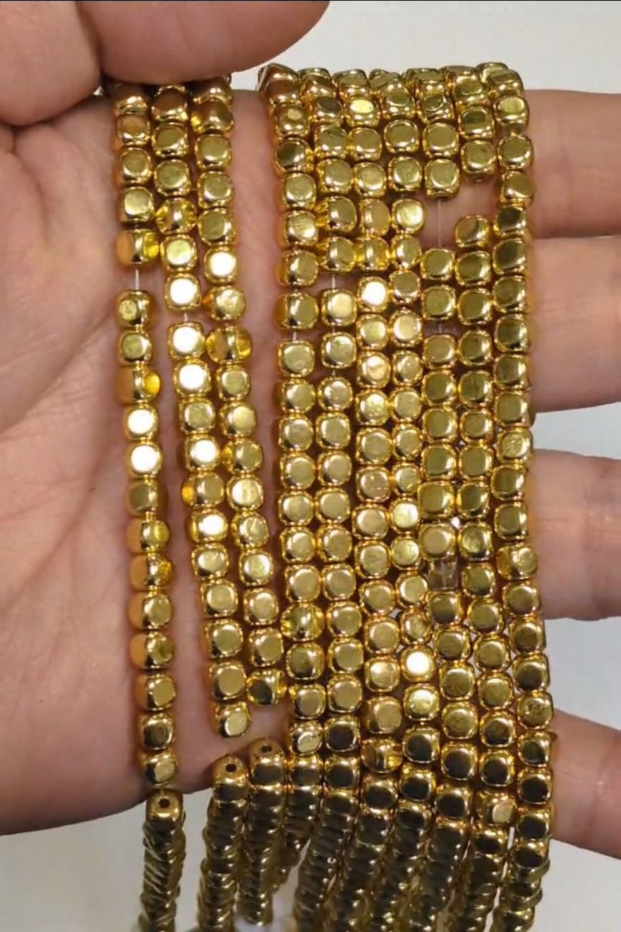 Contas espaçadoras quadradas arredondadas em hematita dourada – 4 mm