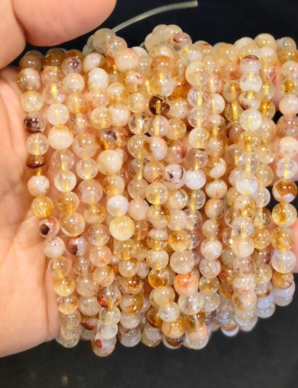 Pulseira de citrino tratado termicamente com contas de 5 a 6 mm.