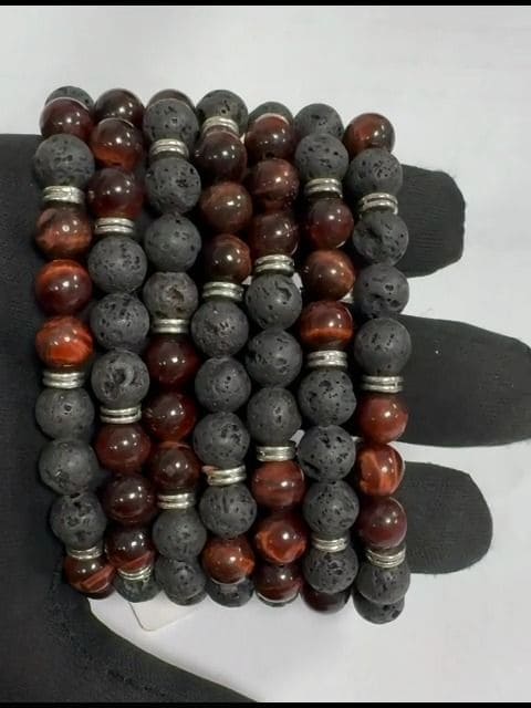 Pulseira de olho de boi com pedra de lava e pingentes de 8 mm