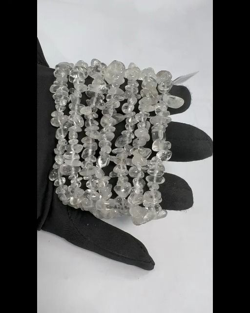 Pulseira com chips de cristal de rocha