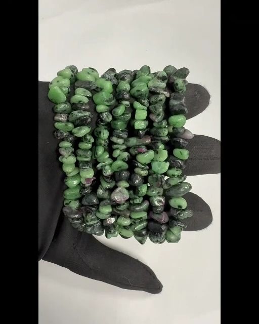 Pulseira de Zoisita Rubi A+ chips 5-8mm 18cm