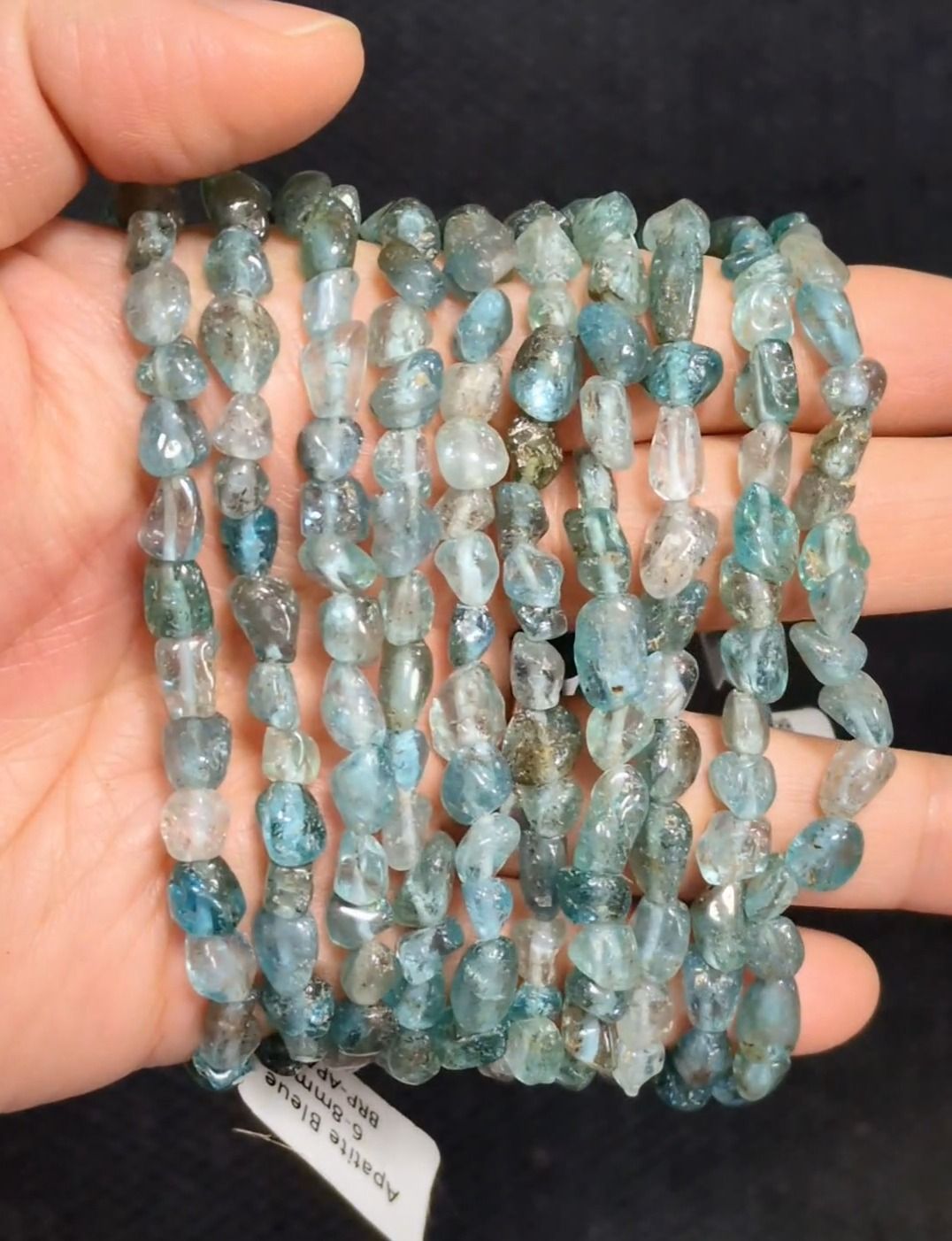 Pulseira de Apatita Azul A+ com pedras roladas