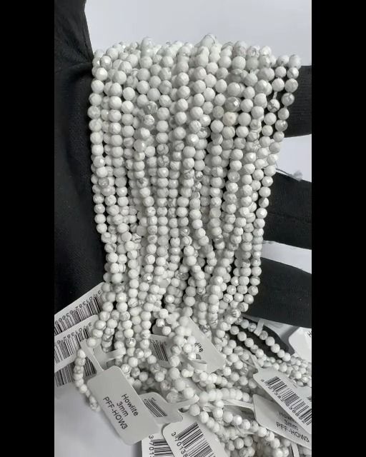 Howlite Facetada A 3mm em arame 40cm